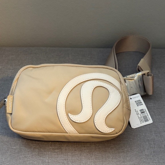 lululemon athletica Handbags - Lululemon belt bag